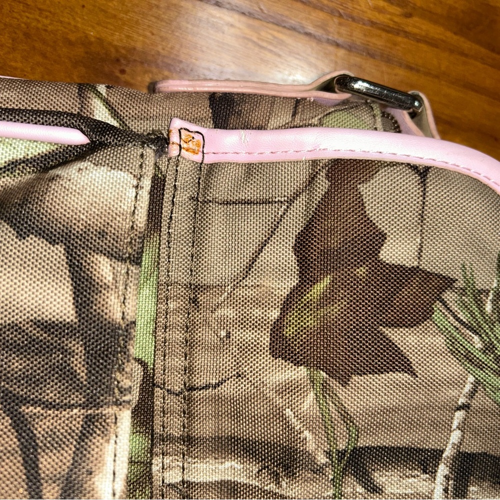 Bass Pro Shops Camo Crossbody Bag with Pink Trim - Picture 7 of 15
